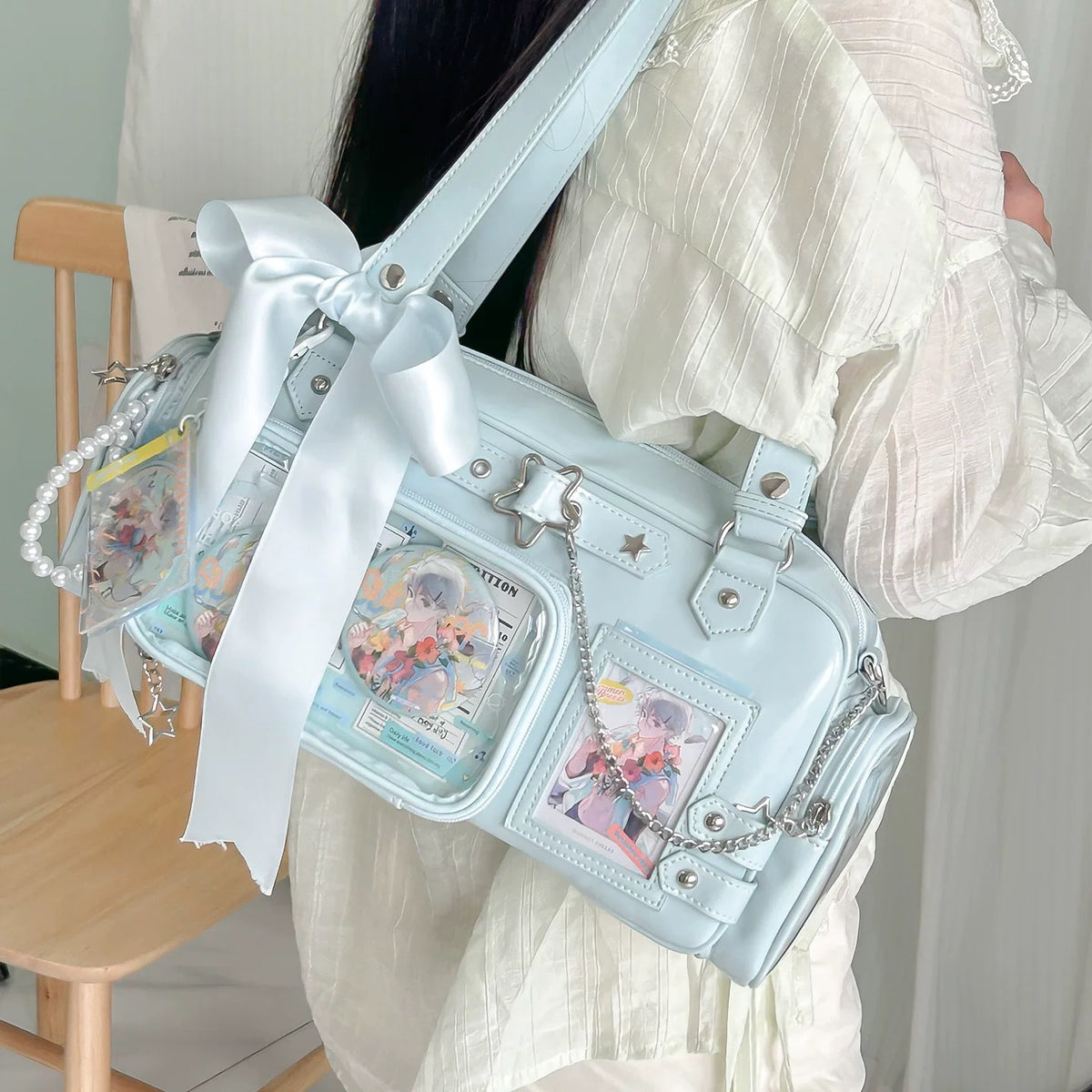 Blue ita Boston bag with bow and photocards in the clear pockets